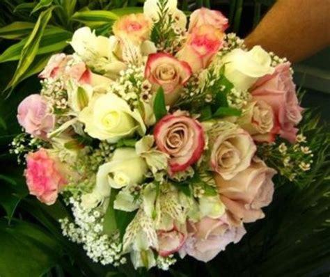 Victorian Rose Bouquet Wed14 09 Bunches Flower Co