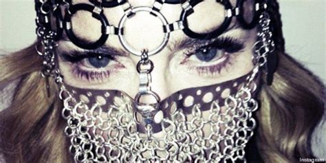 Madonna Con Il Volto Incatenato In Un Niqab La Foto Su Instagram