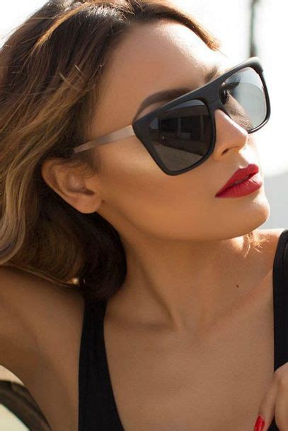 Sunglasses Highlighter Desi Perkins Quay Black Sunglasses Red Lipstick Wheretoget