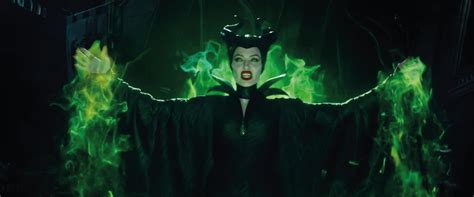 Review Angelina Jolie Stars In ‘maleficent An Irony Free Answer To