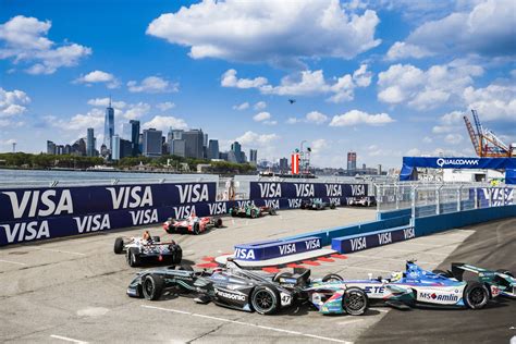Formula e mandates that power is fed from the motor to the wheels through a single differential, perhaps not the best way to operate electric motor final drive, but this has capped complex technology. MOTOR La Fórmula E es la envidia de la Fórmula 1 - AS.com