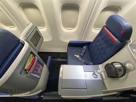 Delta 767 300 First Class Review Old Seats Bad Food Friendly Service