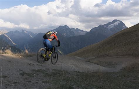 Man Riding Mountain Bike Downhill Backcountry Route Del Colaborador De Stocksy Ibex Media