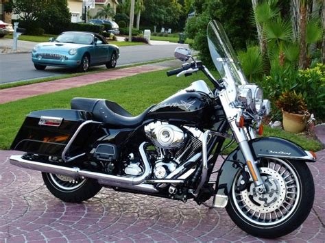 It sports the same, dependable twin cam 103 engine as the base road king. 2012 Harley-Davidson FLHR Road King - Moto.ZombDrive.COM