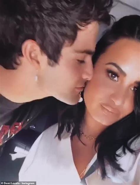Demi Lovato Kissing Her Boyfriend