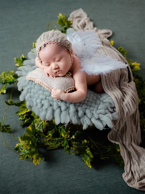Newborn Baby Wallpaper 4k Baby Girl Angel Green Leaves Sleeping
