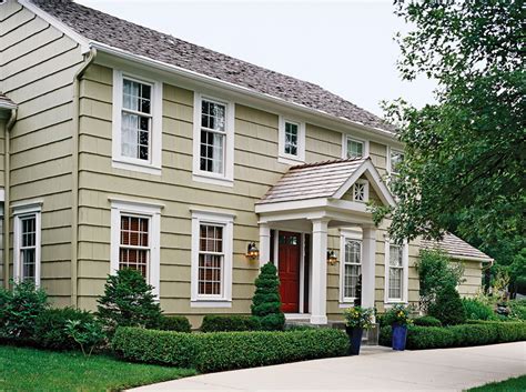 The first settlers in america were representatives of various nationalities, and it characteristic features of the house in the english colonial style are these large windows that overlook the garden or on the other side, but. Get the Look: Colonial-Style Architecture | Traditional Home