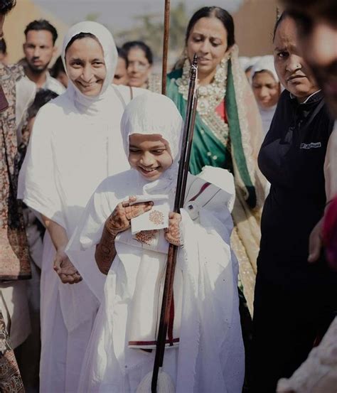 Devanshi Sanghvi 8 Year Old Diamond Heiress Becomes Jain Nun Herzindagi