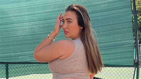 Lauren Goodger Showcases Her Curves In Black Leggings And A Beige Crop Top As She Hits The Gym