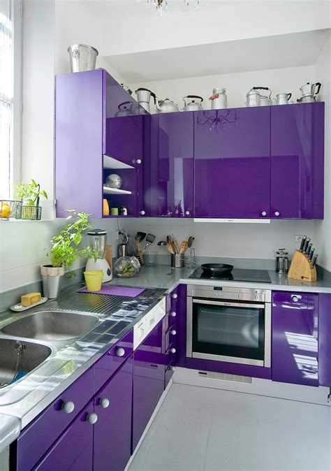 Découvrez toutes les solutions de rénovation pour murs, carrelages et stratifiés. Comment peindre les meubles de cuisine avec de la résine ...