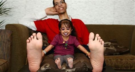 Worlds Smallest Woman At 2ft Tall Meets Man With Largest FEET On The