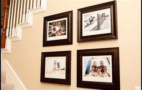 Setiap orang membutuhkan rumah untuk ditinggali, tetapi keluarga yang suportiflah yang. Ingin Foto Keluarga Terpasang Apik di Dinding? Ini Tipsnya ...