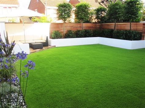 Our artificial green grass can be used in your gardens, children playground, soccer pitch, swimming pool and also your relaxation areas. Why You'll Want To Revamp Your Garden with Artificial ...