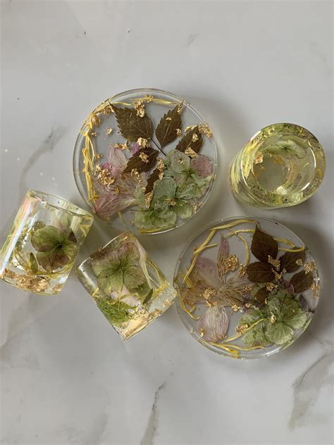 Maybe you would like to learn more about one of these? Shot glasses and coasters! Resin and pressed flowers | Diy ...