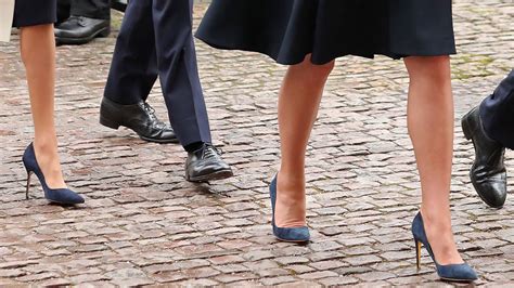 meghan markle wears pantyhose for first time meghan markle follows royal pantyhose protocol