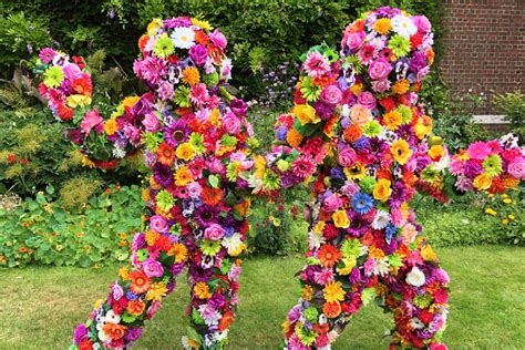 Blossom In Hugs Living Flower Men Walkabout Act Hire London And Uk