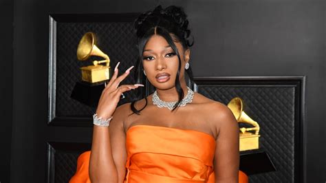 Grammys 2021 Megan Thee Stallion Wears 90s Hair And Makeup — Photos