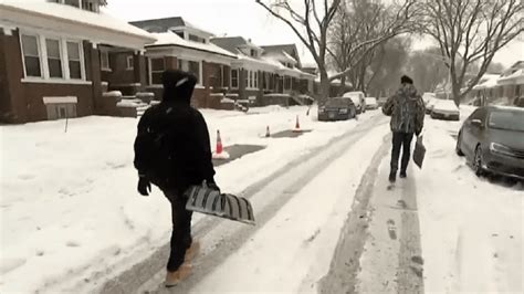 Chicagoans On Reddit Offer Tips For Getting Through A Snowstorm In The