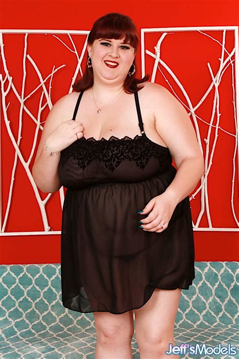 Ssbbw Shanelle Savage Removes Baby Doll Lingerie To Pose Naked On A Futon Nakedpics