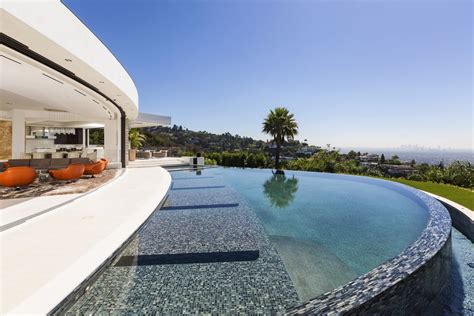 Astonishing Beverly Hills Mansion With Incomparable Glamour