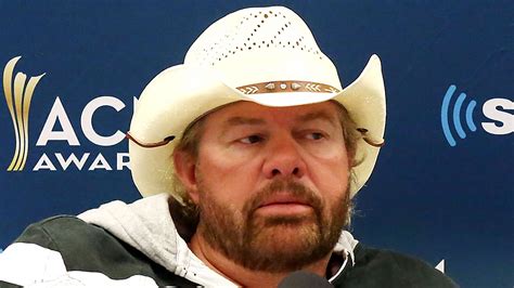 inside toby keith s secret stomach cancer battle as fans suspect his tour will be canceled the