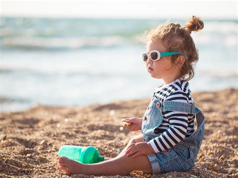 Picture Little Girls Child Beaches Sand Sitting Eyeglasses 1600x1200