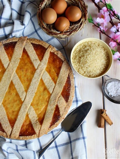It's similar to a pastiera napoletana, but some deciding between pastiera napoletana and pastiera di riso is a matter of personal preference. Pastiera di riso, senza grano | RicetteDalMondo.it