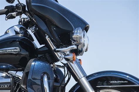 Financing offer available only on new harley‑davidson® motorcycles financed through eaglemark savings bank (esb) and is subject to credit approval. HARLEY DAVIDSON Tri Glide Ultra specs - 2015, 2016 ...