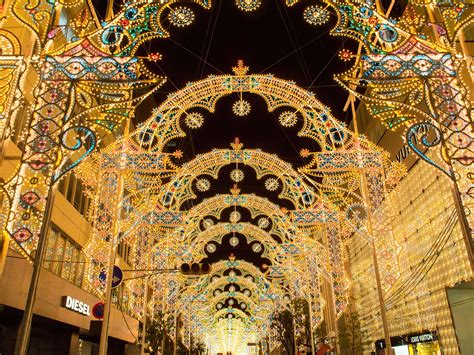 Where To See Spectacular Christmas Lights Around The World Best Christmas Lights Holiday