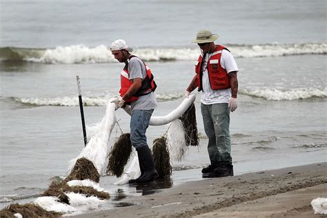Oil Spill Cleanups Common Methods And Their Effectiveness