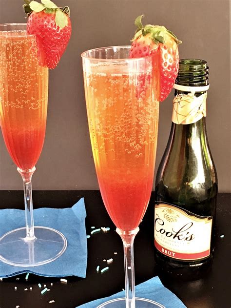 Strawberry Ginger Champagne Cocktail #CocktailParty