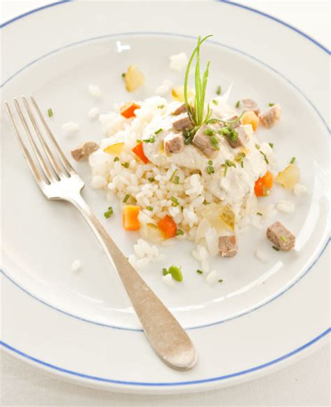 Riso al vapore con tonno che tra le ricette per dimagrire giallozafferano è quella con poche calorie da gustare in qualsiasi occasione ed in particolar modo perfetta anche fredda da portare in spiaggia ad esempio. Insalata di riso, bollito in salsa tonnata e giardiniera ...