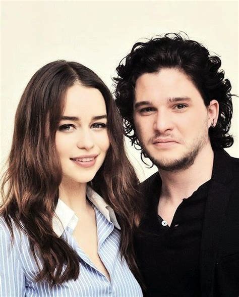 Emilia clarke and her new beau, director charlie mcdowell, look so happy together! Emilia Clarke Boyfriend, Kit Harington Dating Rumors ...