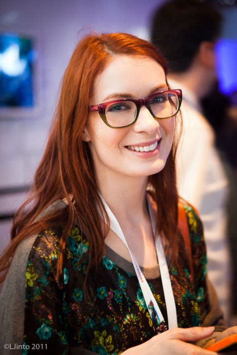 Girls With Nice Curves And Cool Glasses Felicia Day Girls With Glasses