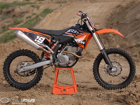 The front tyre size is 80/100 r21 & rear tyre size is 110/90 r19. 2010 KTM 250 SX-F Shootout Photos - Motorcycle USA