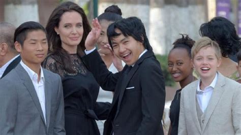 Angelina jolie pictured with her children (picture: Angelina Jolie and Her Children Make First Public Appearance Since Split from Brad Pitt - YouTube