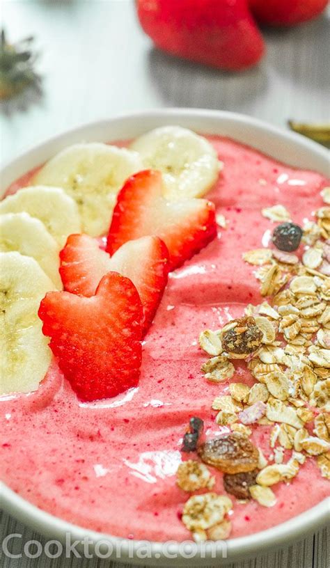 This Strawberry Banana Smoothie Bowl Is Super Easy To Make And It