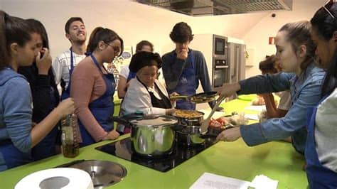 Creatividad y trabajo en equipo serán las claves del éxito. Talleres de cocina para jovenes estudiantes en el Centro ...