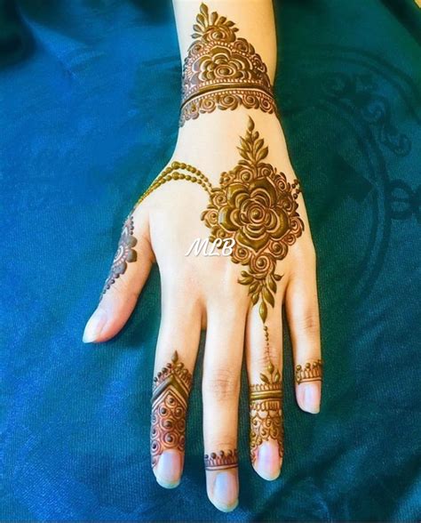 In india mostly bridal apply this design on backhands and now its become trend in pakistan too. Round Design/Gol Tikka Mehndi With Unlimited Image ...