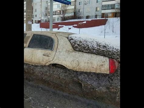 雪解けのロシア露出した車を見て「さすがロシアだ！」の声が続出するらばq
