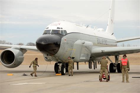 This Is How Us Air Force Airmen Helped Raf 51 Squadron To Fix Rc 135