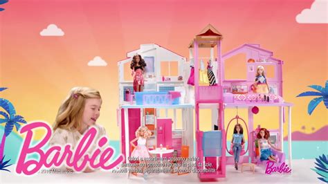 Il primo piano dispone di cucina e di soggiorno; Barbie Casa Di Malibu | @Barbie - YouTube