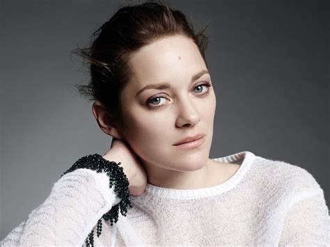 The report doesn't contain any details as to just who cotillard might be playing. Marion Cotillard se une a la película de Assassin's Creed