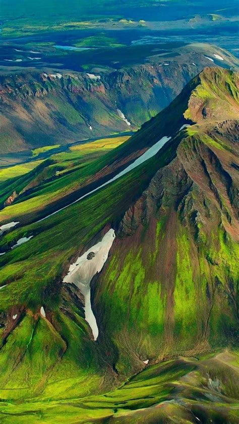 Green Mountain In Iceland 4k Ultrahd Wallpaper Backiee