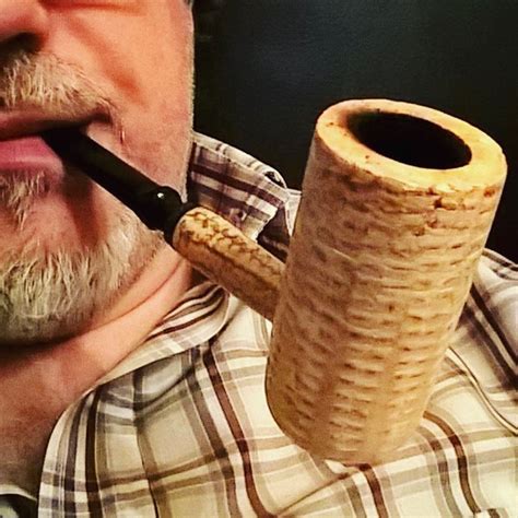 Aug 04, 2010 · prepare the end that presses into the bowl with a diagonal cut. Corn cob pipe Mac Arthur … | Corn cob pipe, Corn on cob ...