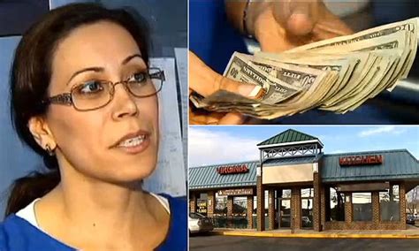 Virginia Waitress Gets 1200 Cash Tip On 128 Bill From Good Samaritans Daily Mail Online