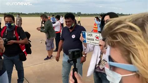 شاهد المغنية الأمريكية شير تستقبل الفيل كافان في كمبوديا بعد إنقاذه من باكستان فيديو Dailymotion