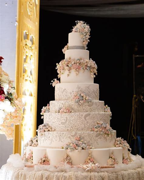 wedding cake big huh big wedding cakes huge wedding cakes wedding cake fresh flowers