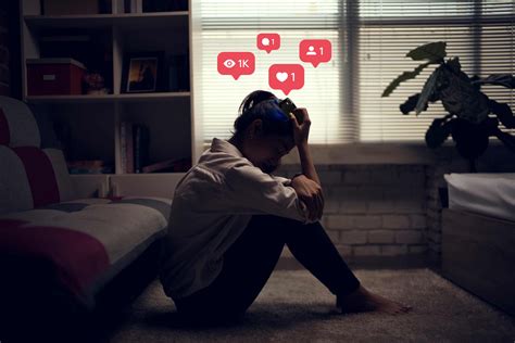 Study Too Much Social Media Damages Teens Mental Health