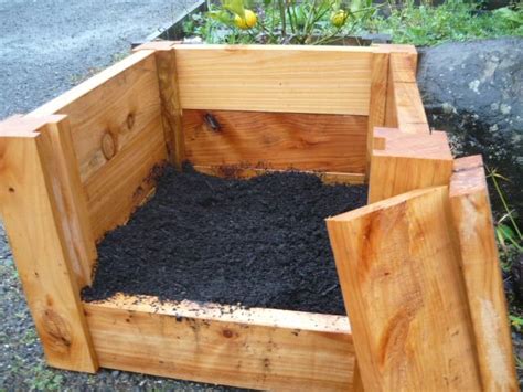 Each potato grow box can yield up to 100 lbs of potatoes in just 4 small, square feet. potato planter box | Garden | Pinterest